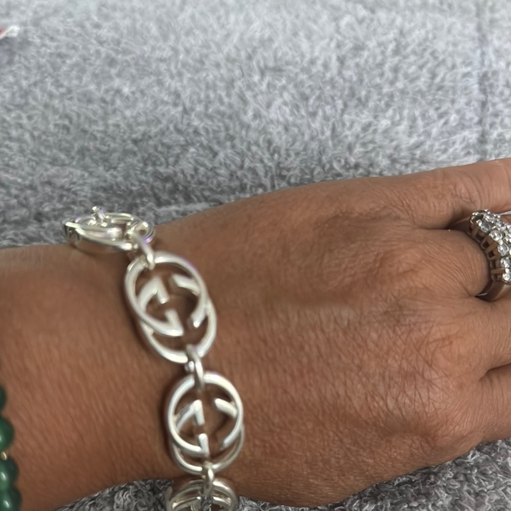 Gucci Silver Logo Link Bracelet - Picture 2 of 3